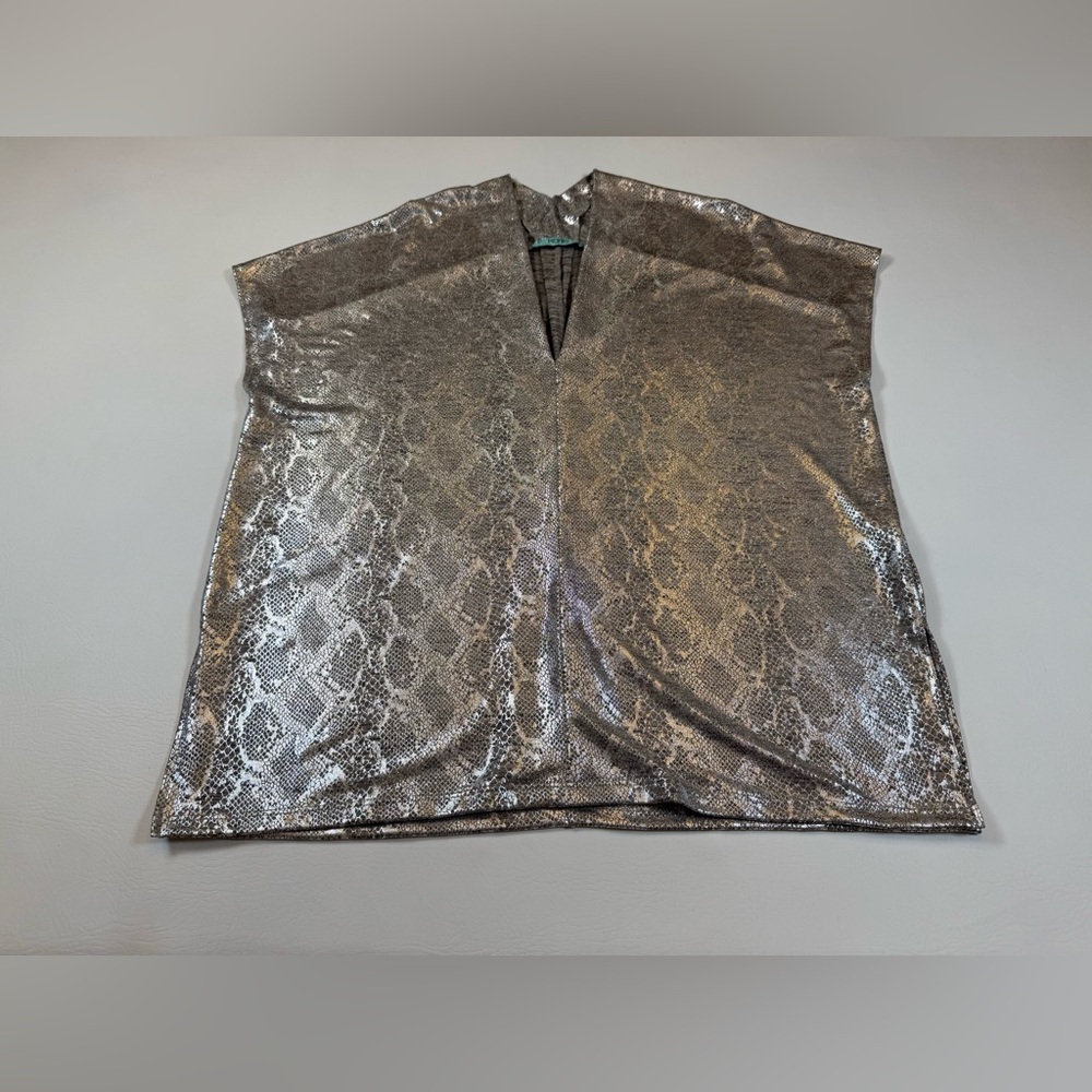 Karlie oversized small metallic gold snake top vneck (bin i)